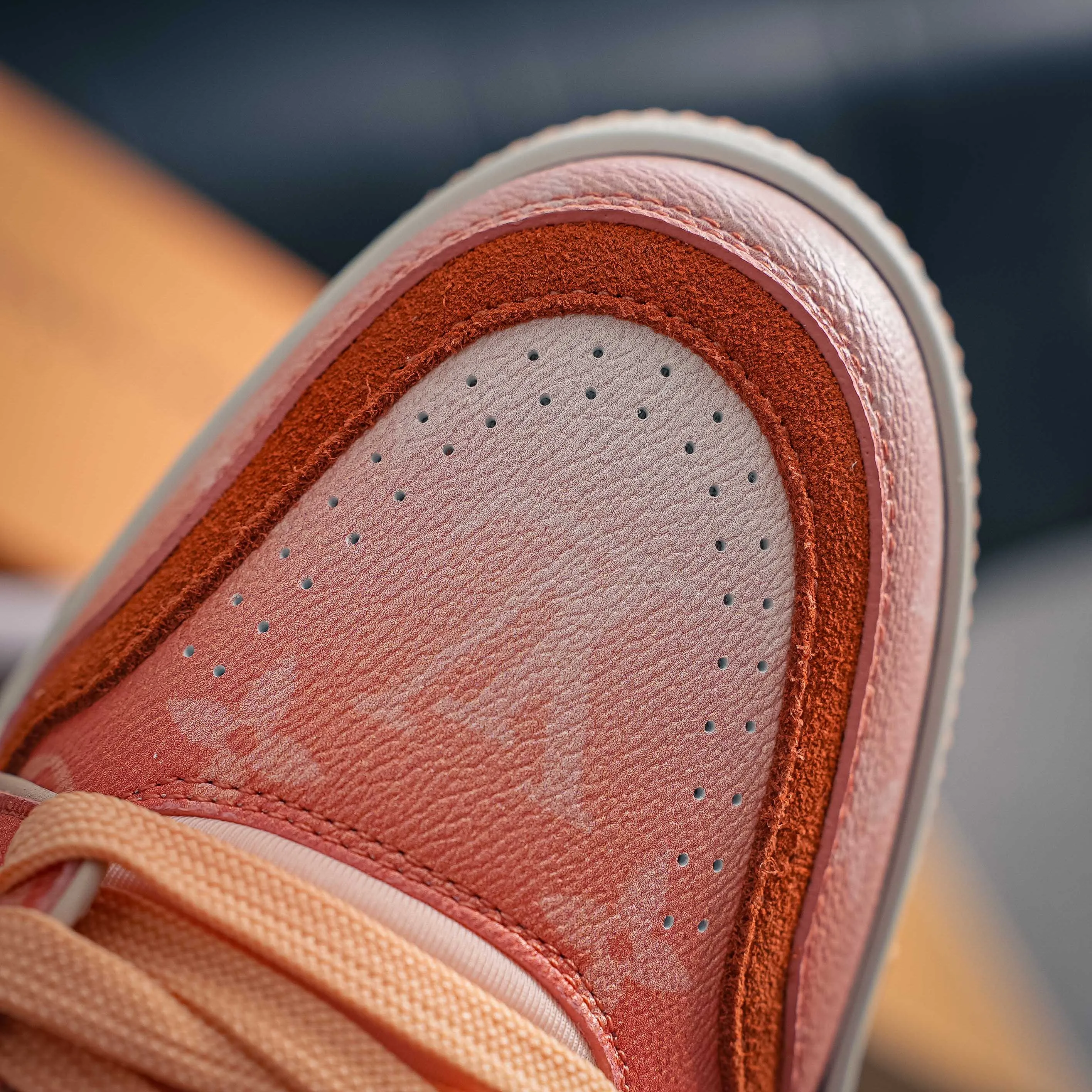 # LV- - trainer 2026 New Arrival 1：1 ！！ Shoes Cowhide Leather ， LOGO ， Breathable ， 。